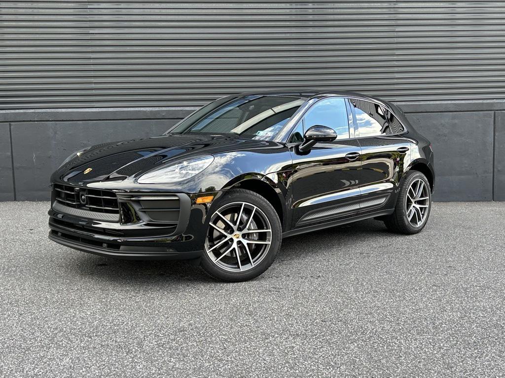 /2025 Porsche Macan