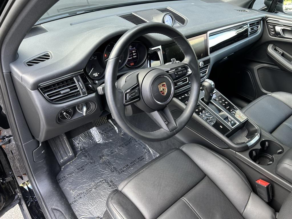 2025 Porsche Macan photo 4