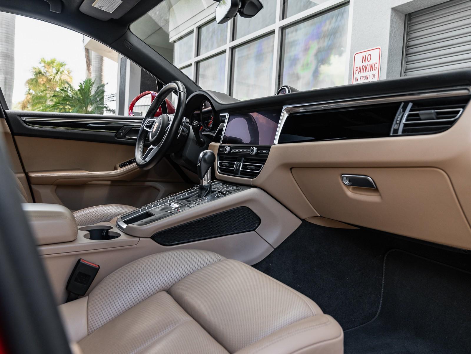 2021 Porsche Macan S photo 2