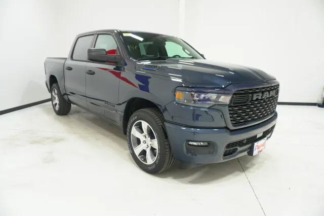 2026 RAM Ram 1500 RAM 1500 EXPRESS CREW CAB 4X2 57 BOX