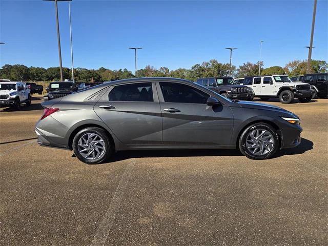 2024 Hyundai Elantra SEL 2024 Hyundai Elantra SEL