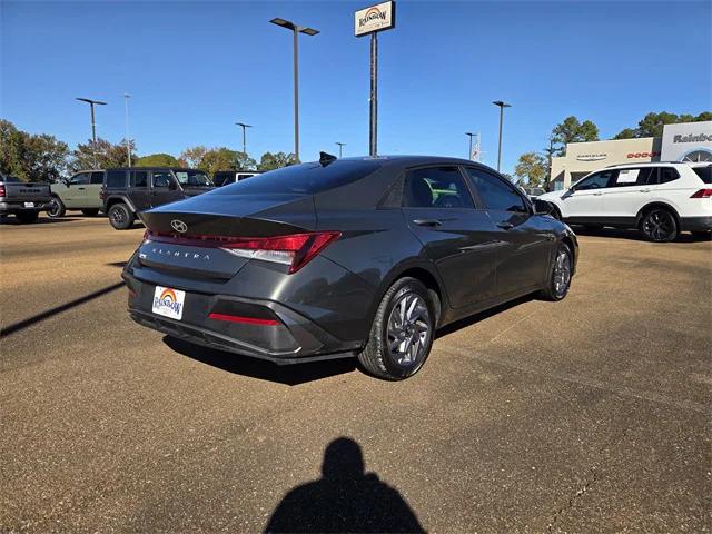 2024 Hyundai Elantra SEL 2024 Hyundai Elantra SEL