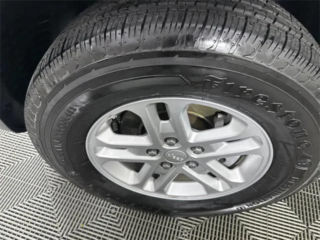 2023 Jeep Grand Cherokee Laredo 4x4