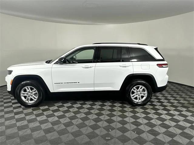 2023 Jeep Grand Cherokee Laredo 4x4