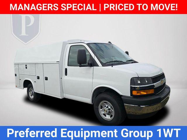 2025 Chevrolet Express Cutaway Work Van