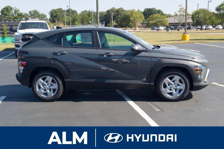 2026 Hyundai Kona SE photo 3