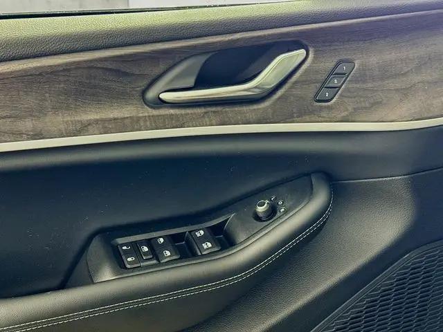 2025 Jeep Grand Cherokee L Limited 4x4
