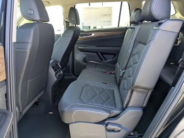 2026 Volkswagen Atlas Cross Sport SE with Technology