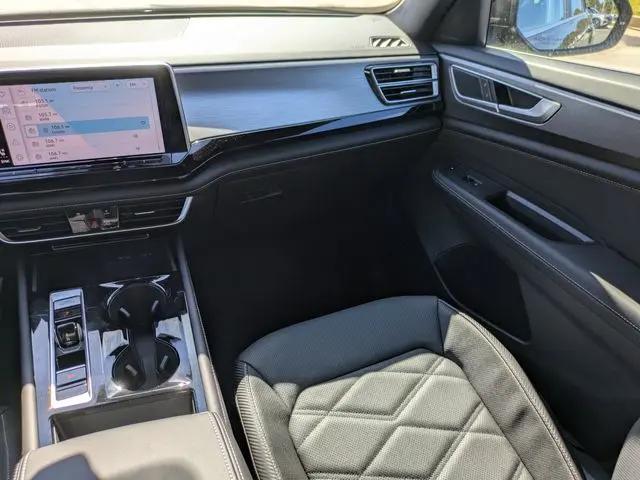 2026 Volkswagen Atlas Cross Sport SE with Technology