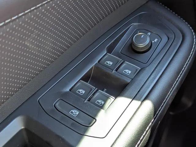2026 Volkswagen Atlas Cross Sport SE with Technology