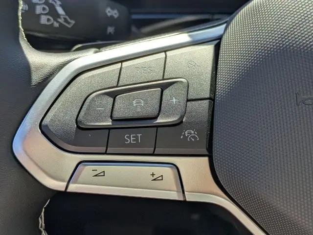 2026 Volkswagen Atlas Cross Sport SE with Technology