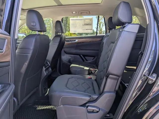 2026 Volkswagen Atlas SE with Technology