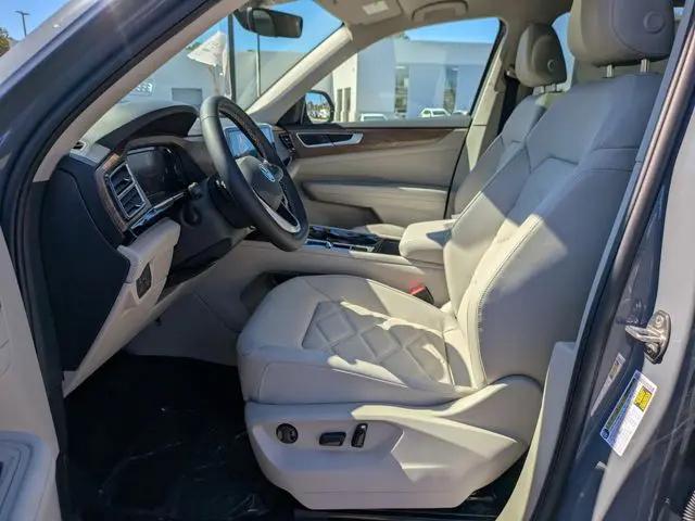 2026 Volkswagen Atlas SE with Technology