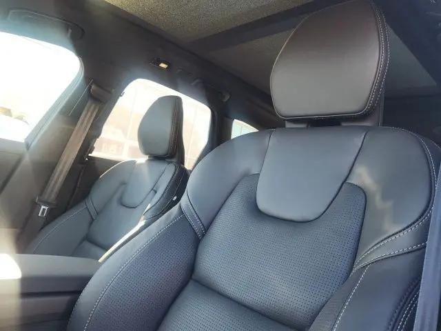 2026 Volvo XC60 B5 Ultra Black Edition
