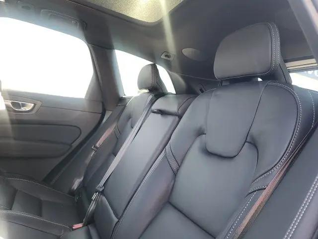 2026 Volvo XC60 B5 Ultra Black Edition