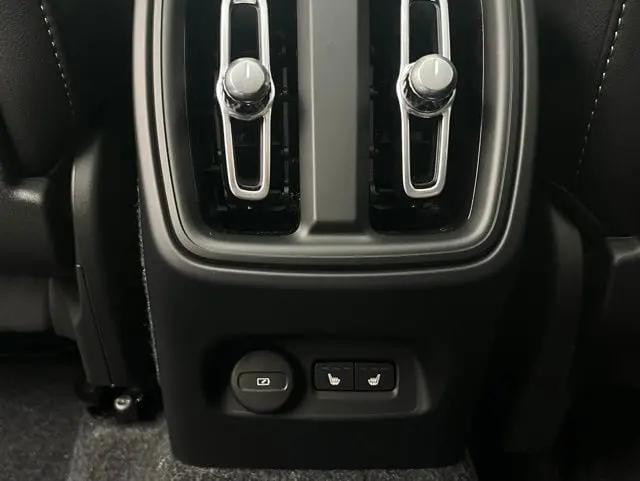 2026 Volvo XC40 Plus, B5 AWD Gas (mild hybrid), Dark