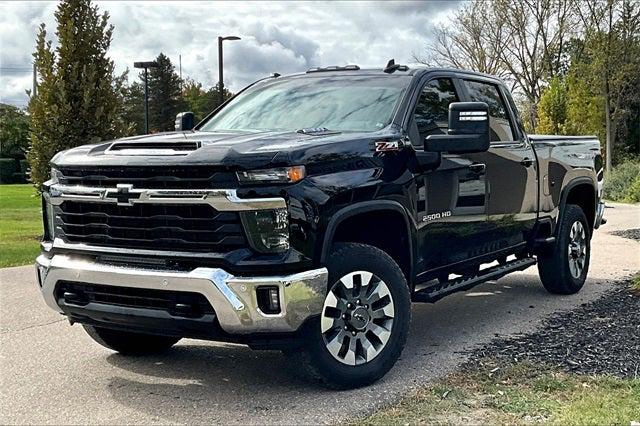2025 Chevrolet Silverado 2500HD 4WD Crew Cab Standard Bed LT