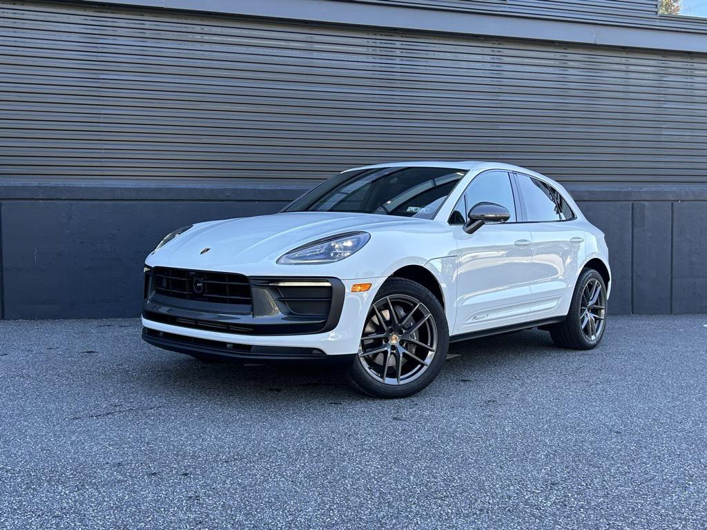 /2025 Porsche Macan