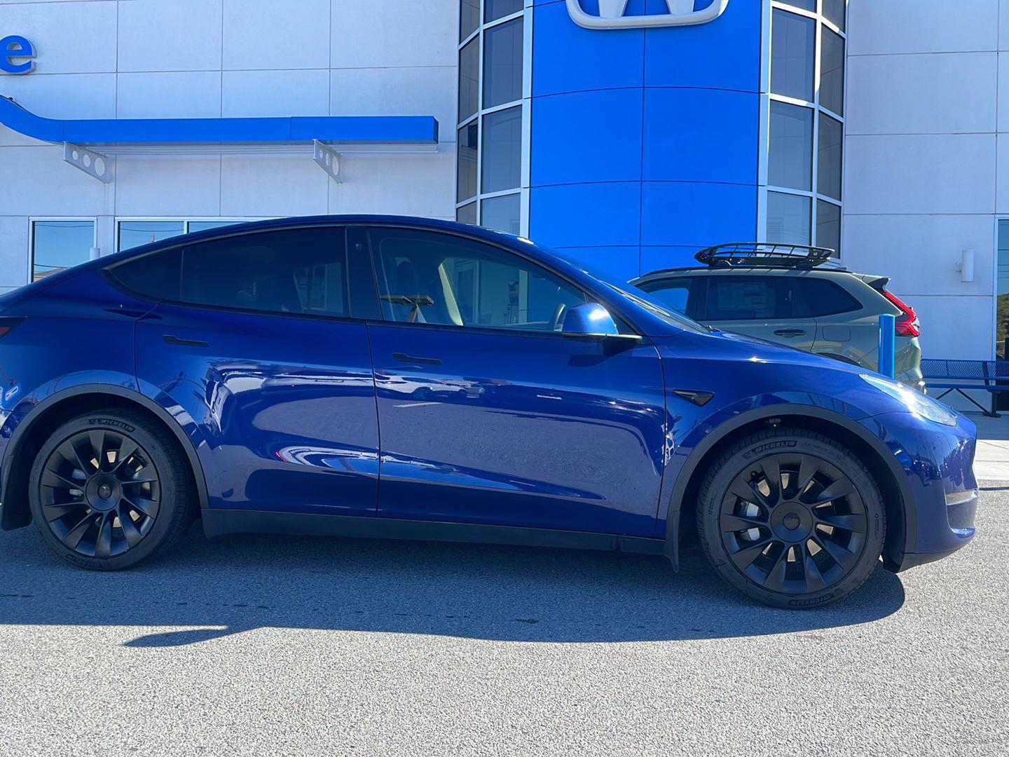 Used 2021 Tesla Model Y Long Range with VIN 5YJYGDEE8MF098907 for sale in Northfield, Minnesota