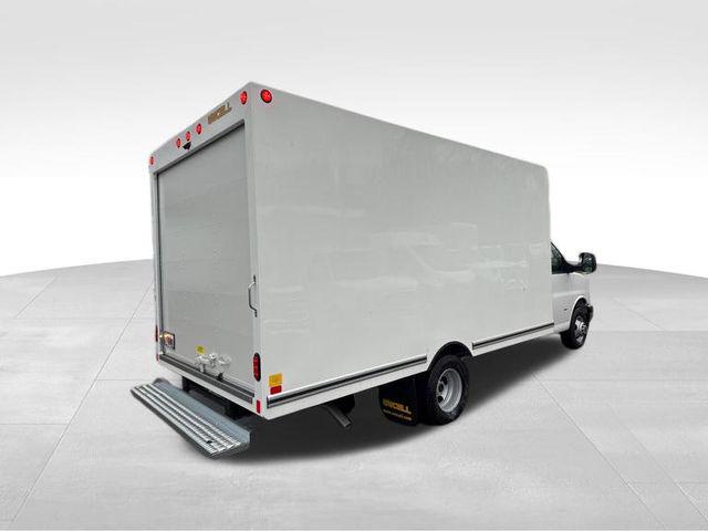 2025 GMC Savana Cutaway Work Van