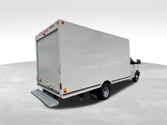 2025 GMC Savana Cutaway Work Van