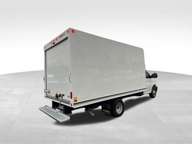 2025 GMC Savana Cutaway Work Van