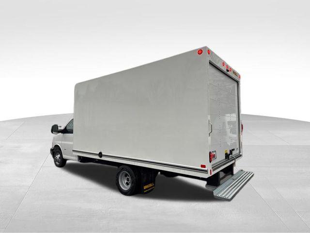 2025 GMC Savana Cutaway Work Van