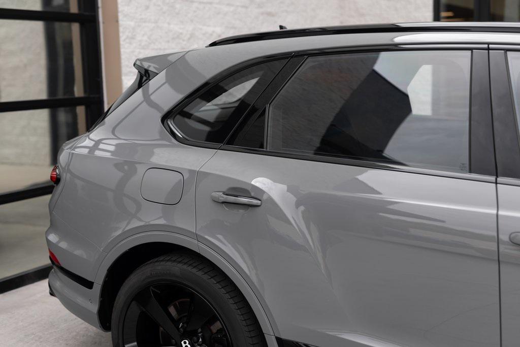 2023 Bentley Bentayga Azure photo 2