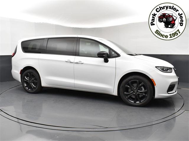 2026 Chrysler Pacifica PACIFICA SELECT AWD