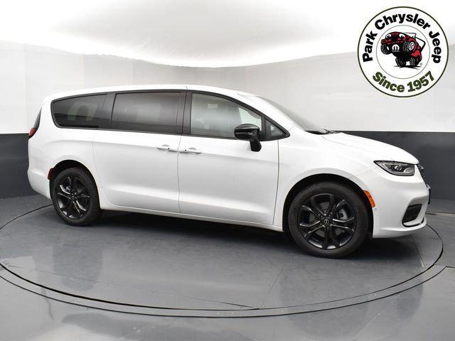2026 Chrysler Pacifica PACIFICA SELECT AWD