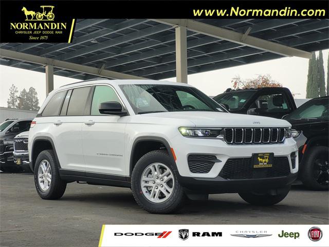 2025 Jeep Grand Cherokee GRAND CHEROKEE LAREDO 4X4
