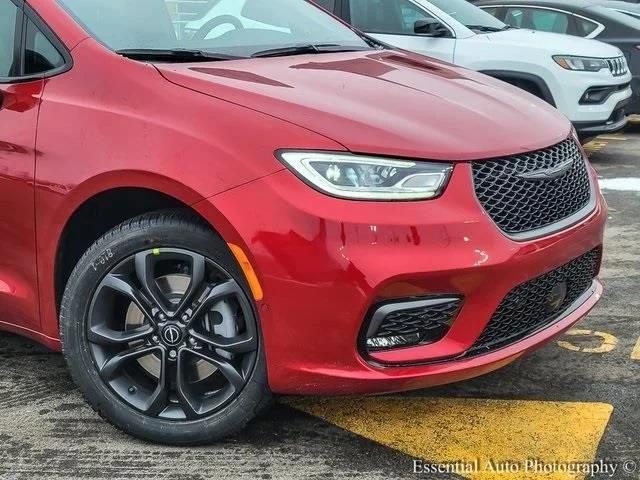 2026 Chrysler Pacifica Select AWD
