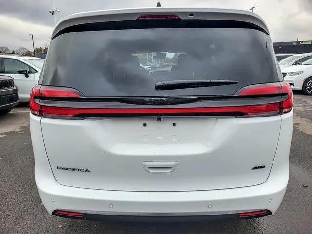 2026 Chrysler Pacifica Select AWD