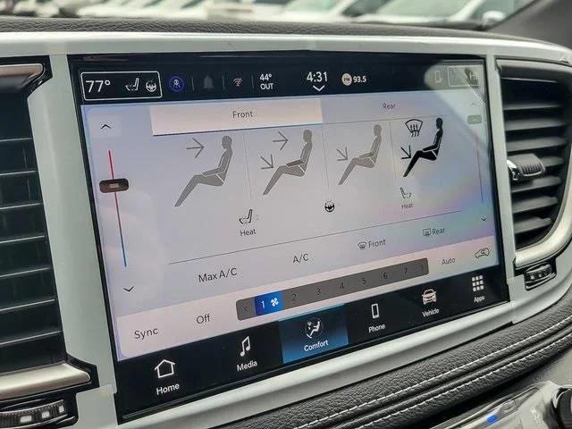 2026 Chrysler Pacifica Select AWD