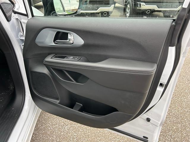 2026 Chrysler Pacifica Limited AWD