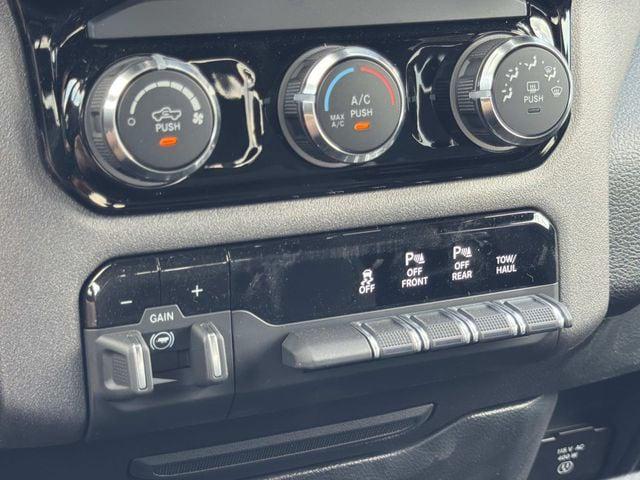 2026 Ram 1500 Warlock Crew Cab 4x4 5'7" Box