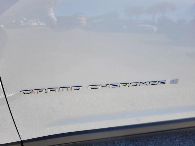 2025 Jeep Grand Cherokee GRAND CHEROKEE LAREDO 4X2