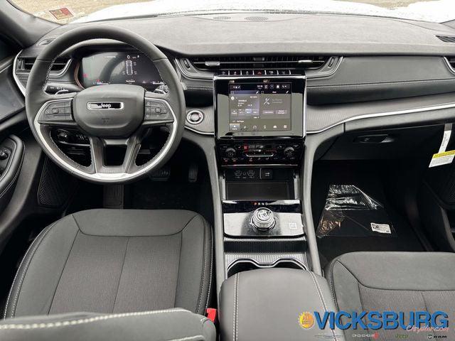 2025 Jeep Grand Cherokee GRAND CHEROKEE LAREDO X 4X4