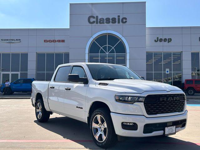 2026 RAM Ram 1500 RAM 1500 EXPRESS CREW CAB 4X2 57 BOX