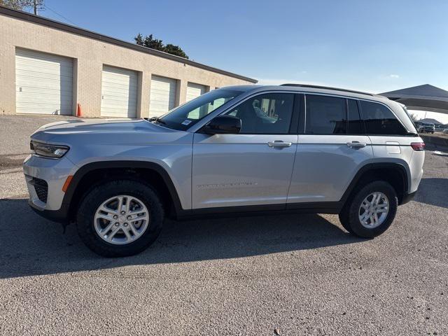 2025 Jeep Grand Cherokee GRAND CHEROKEE LAREDO 4X4