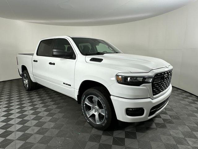 2026 Ram 1500 Express Crew Cab 4x4 5'7" Box