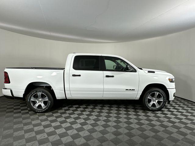 2026 Ram 1500 Express Crew Cab 4x4 5'7" Box