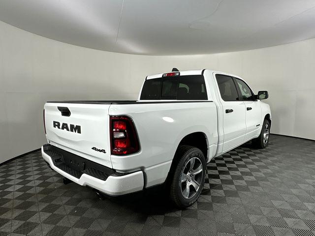 2026 Ram 1500 Express Crew Cab 4x4 5'7" Box