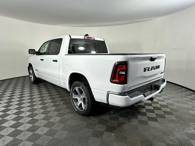 2026 Ram 1500 Express Crew Cab 4x4 5'7" Box