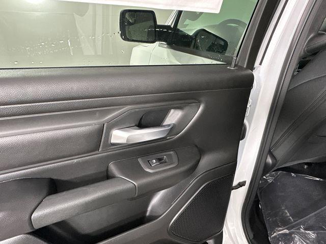 2026 Ram 1500 Express Crew Cab 4x4 5'7" Box