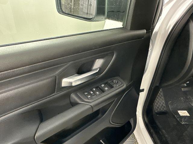 2026 Ram 1500 Express Crew Cab 4x4 5'7" Box