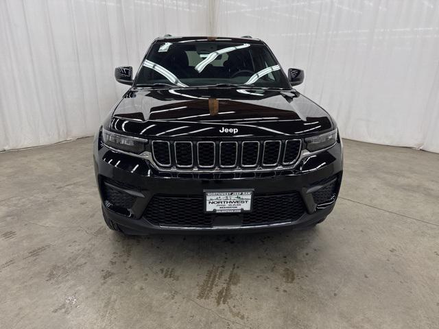 2025 Jeep Grand Cherokee GRAND CHEROKEE LAREDO X 4X4