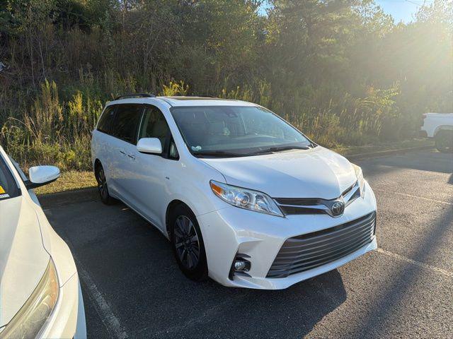 2020 Toyota Sienna XLE