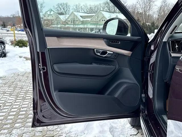 2026 Volvo XC90 Plus, B6 AWD Gas (mild hybrid), Gasoline, Bright, 6 Seats
