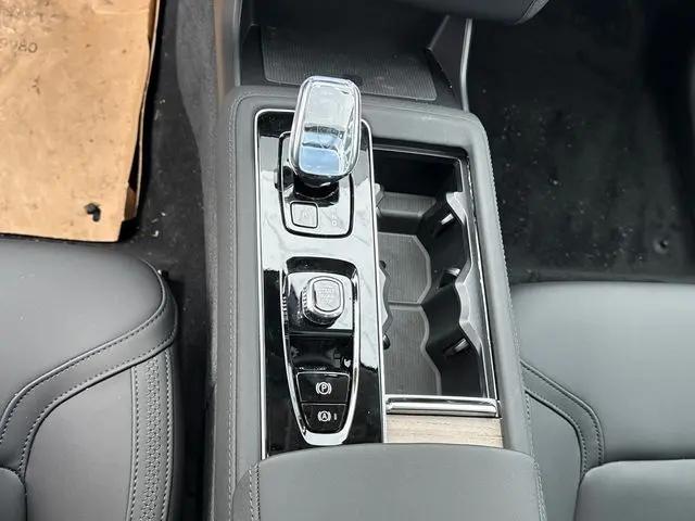 2026 Volvo XC90 Plus, B6 AWD Gas (mild hybrid), Gasoline, Bright, 6 Seats